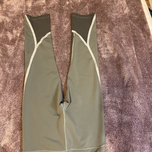 THE NORTH FACE Dynamix Cropped Leggings SZ SM Grayish Green W/Heather Gray - Picture 4 of 7